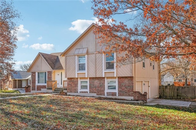 view of front of property with a front yard