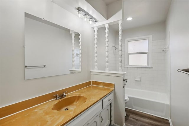 full bathroom with wood-type flooring, vanity, toilet, and tiled shower / bath