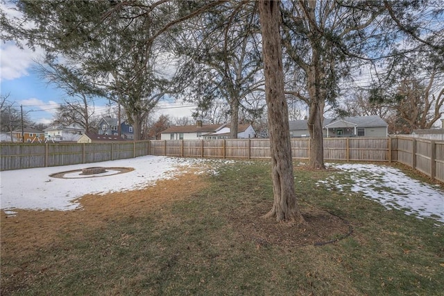 view of yard featuring a fire pit