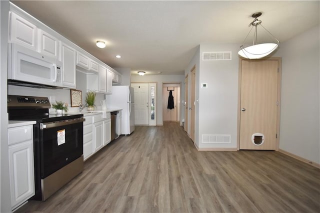 kitchen featuring visible vents, light countertops, appliances with stainless steel finishes, and white cabinetry