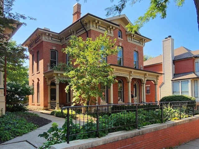 view of italianate-style house