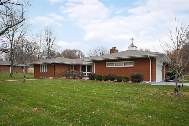 ranch-style house featuring a front lawn and a garage