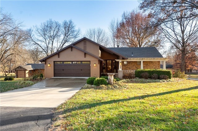 view of front of property featuring a front yard and a garage