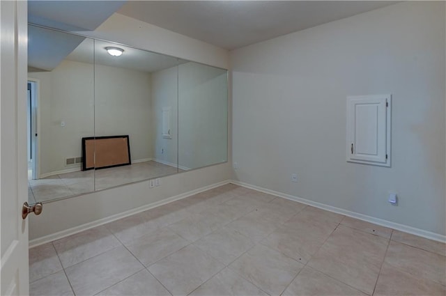 spare room featuring light tile patterned flooring