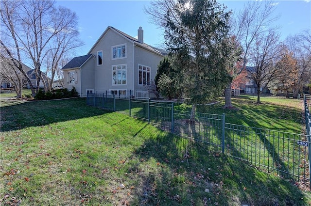 view of side of property featuring a lawn