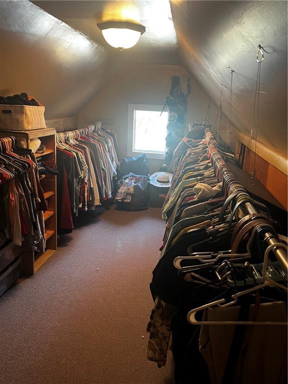 323 W 6th St, Chanute, KS 66720 - walk in closet featuring carpet and vaulted ceiling