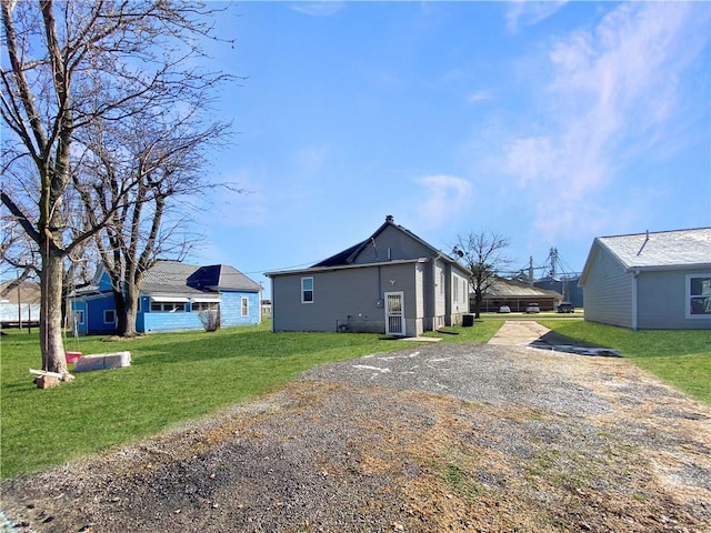 view of side of property featuring a lawn