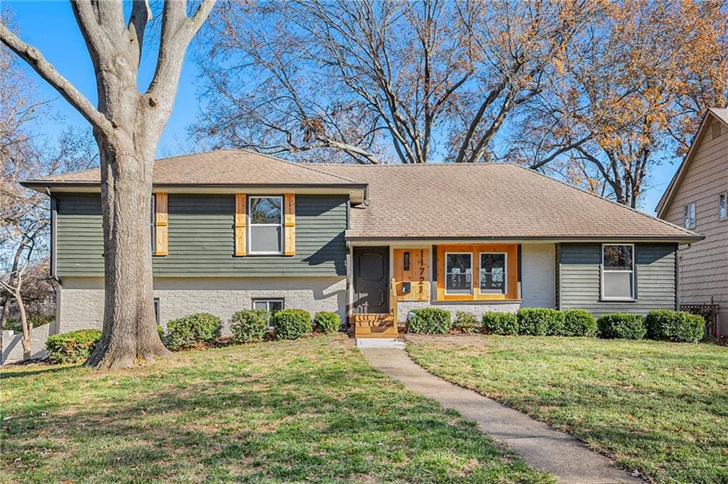 split level home featuring a front lawn