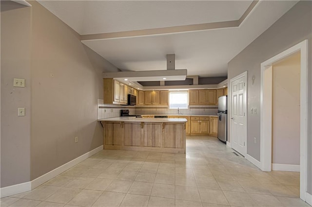 kitchen with kitchen peninsula, backsplash, stainless steel appliances, sink, and light tile patterned floors