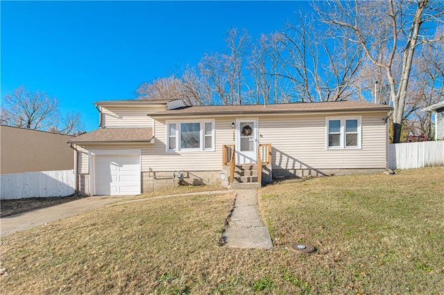 view of front facade featuring a front yard and a garage