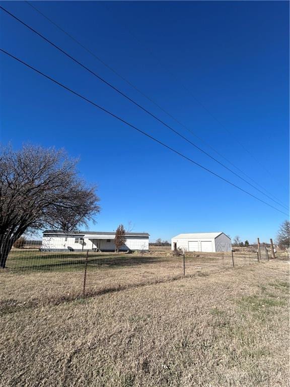 view of yard featuring a rural view