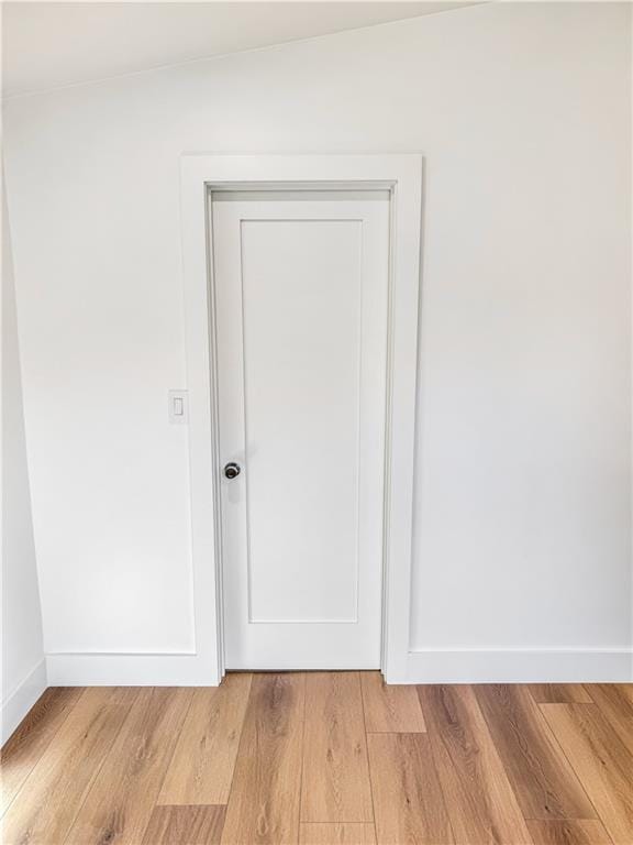 details featuring hardwood / wood-style floors