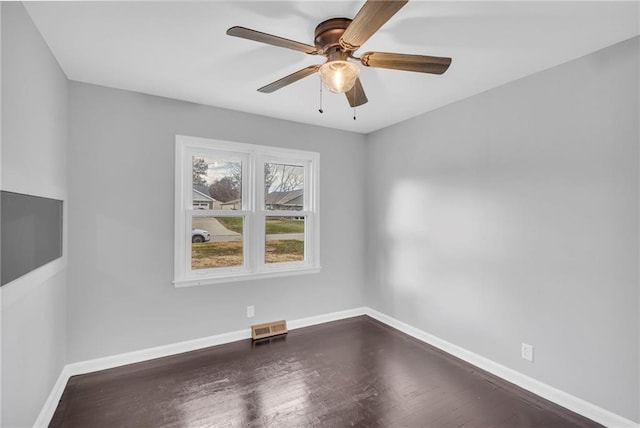 empty room featuring dark hardwood / wood-style floors and ceiling fan