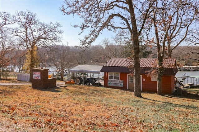 view of yard with a carport