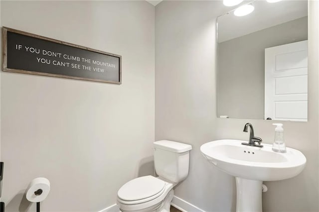 19719 W 195th Pl, Spring Hill, KS 66083 - half bathroom featuring baseboards and toilet