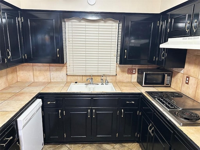 kitchen featuring sink, appliances with stainless steel finishes, and tasteful backsplash