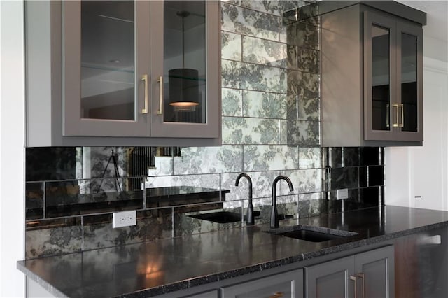 21513 W 80th Ter, Shawnee, KS 66220 - indoor wet bar with decorative backsplash