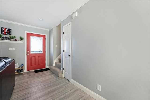 entryway with crown molding and light wood-type flooring