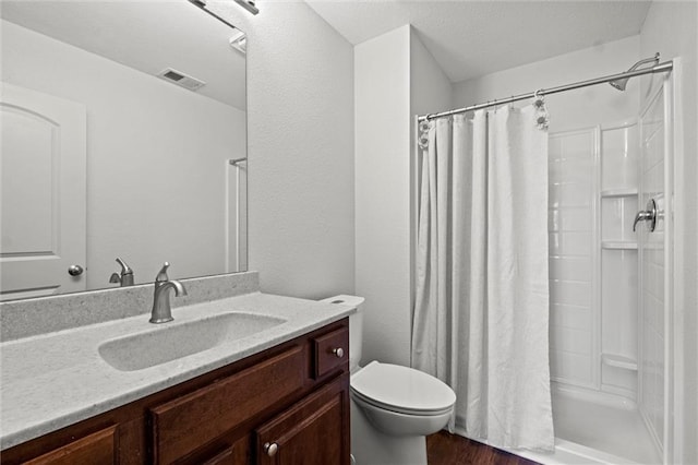 bathroom with a shower with curtain, vanity, and toilet