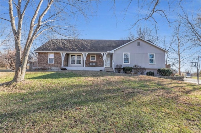 single story home featuring a front yard