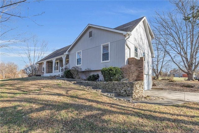 view of side of property featuring a porch and a yard