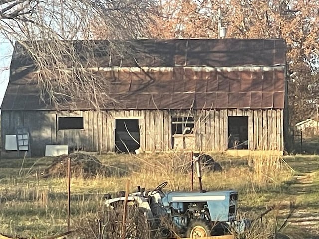 view of outdoor structure