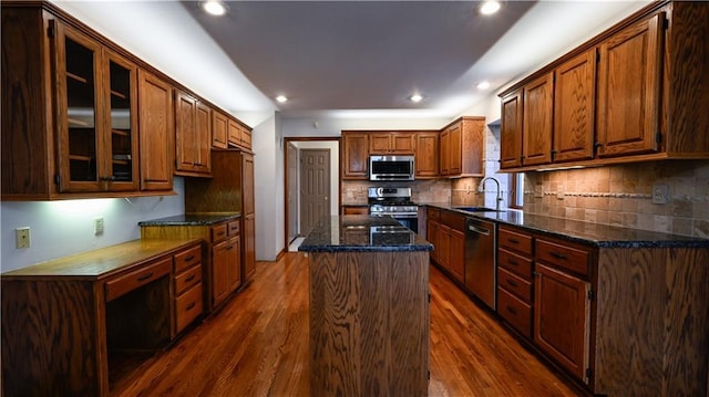 22812 E Bradford Ln, Blue Springs, MO 64015 - kitchen featuring stainless steel appliances, a kitchen island, recessed lighting, backsplash, and dark wood-style flooring