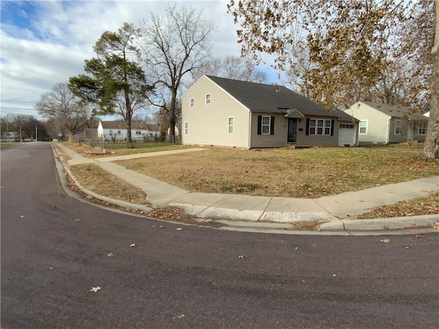 view of front facade with a front yard