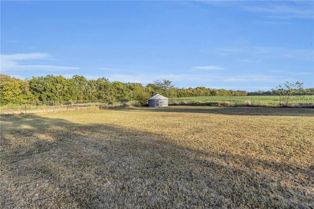 view of yard with a rural view