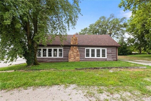 121 W US Highway 40, Odessa, MO 64076 - cabin featuring a front yard