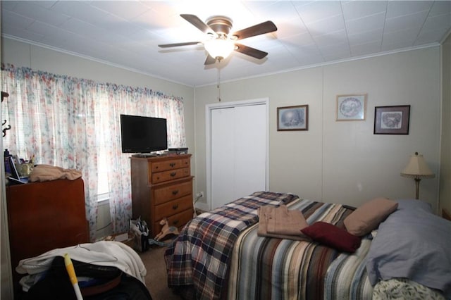 bedroom with carpet flooring, ceiling fan, and crown molding