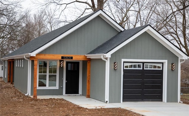 view of front facade featuring a garage