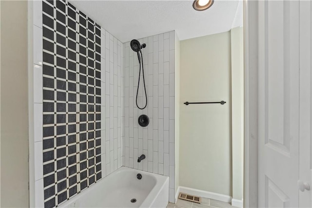 bathroom featuring tiled shower / bath combo