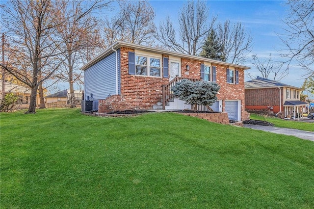 view of front of home featuring central AC, a garage, and a front lawn