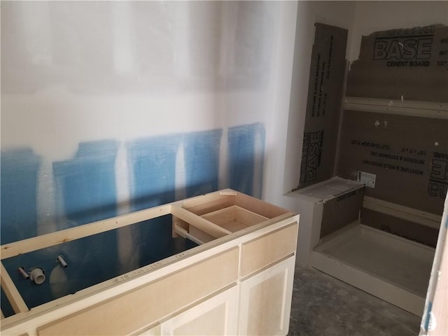 bathroom featuring concrete flooring