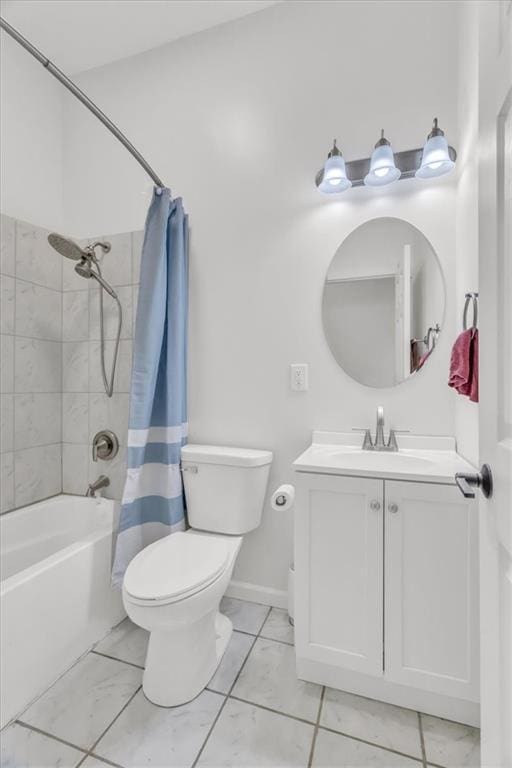 bathroom with toilet, shower / bath combo, baseboards, and vanity