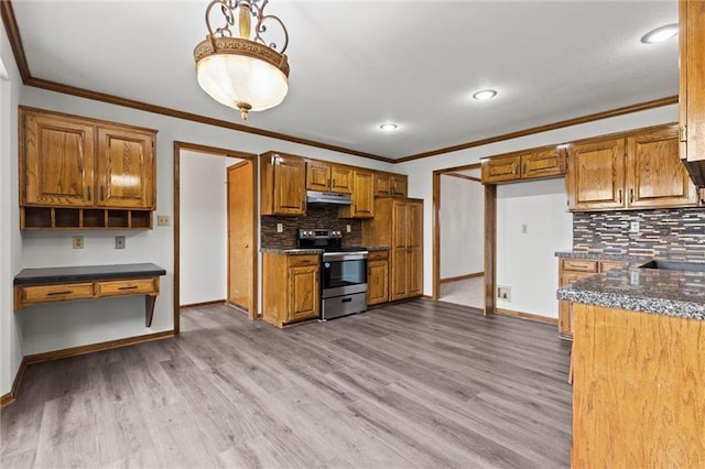 kitchen with light hardwood / wood-style flooring, crown molding, pendant lighting, electric stove, and decorative backsplash