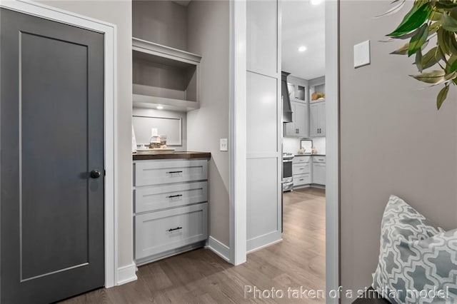 13450 W 179th Ter, Overland Park, KS 66013 - interior space featuring vanity, wood finished floors, baseboards, and recessed lighting