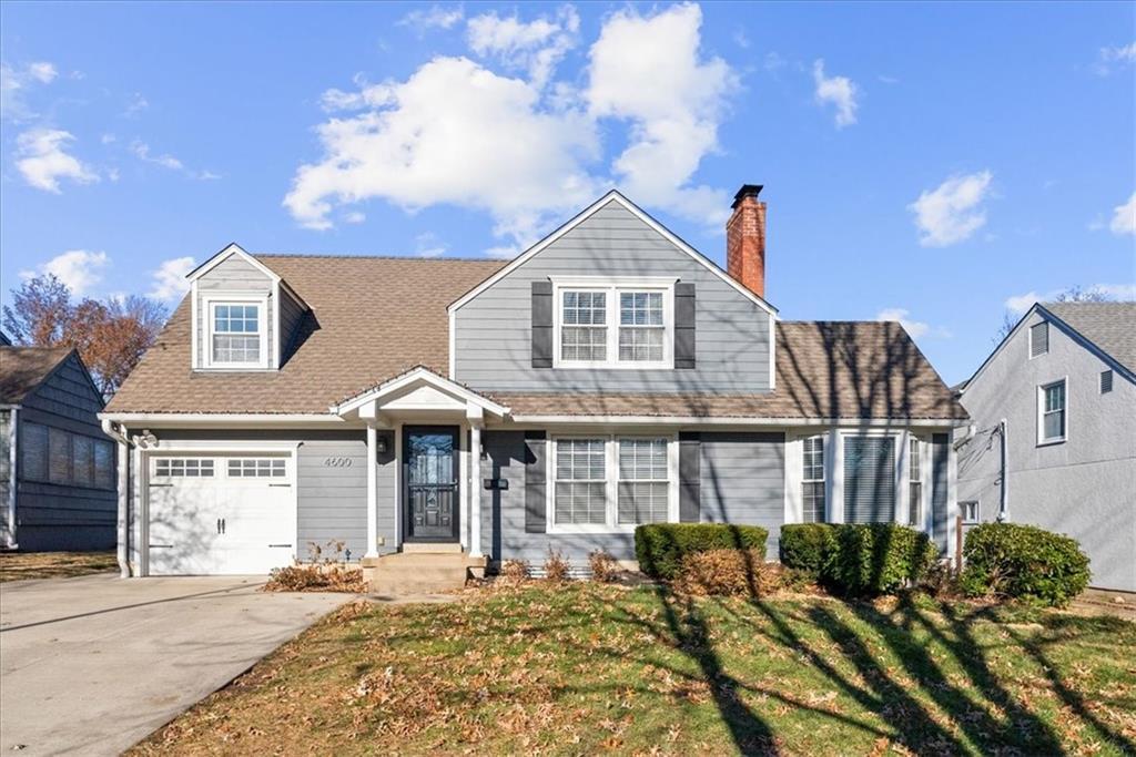 view of front of house with a front yard