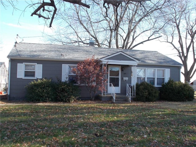 view of front of property with a front yard