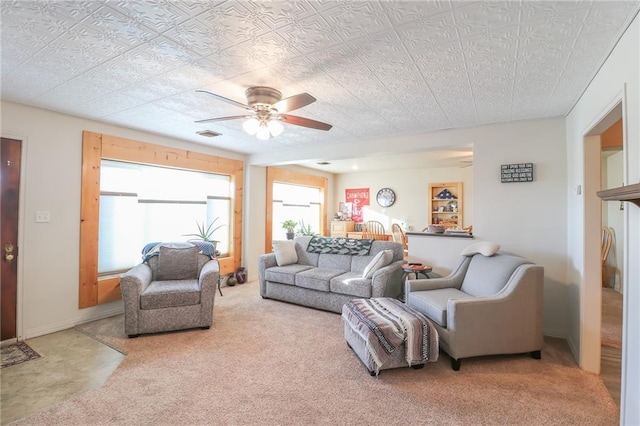 carpeted living room featuring ceiling fan