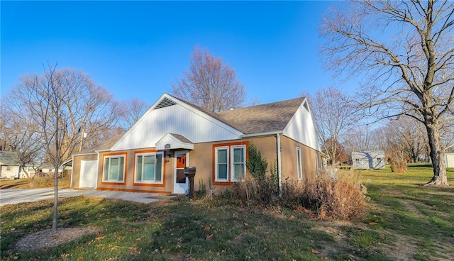 view of front of house featuring a garage and a front yard