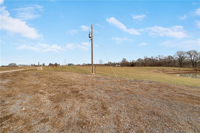 view of yard featuring a rural view