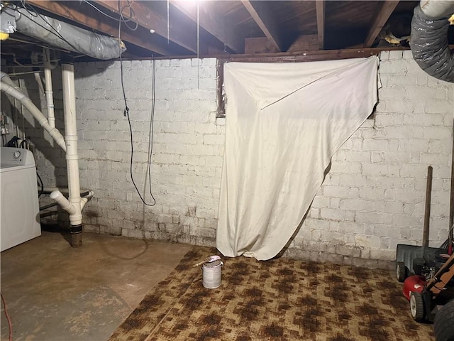 basement featuring washer / dryer