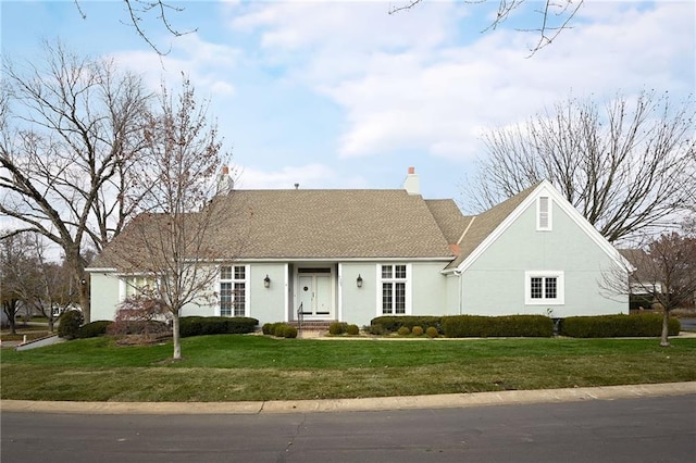 view of front facade featuring a front yard