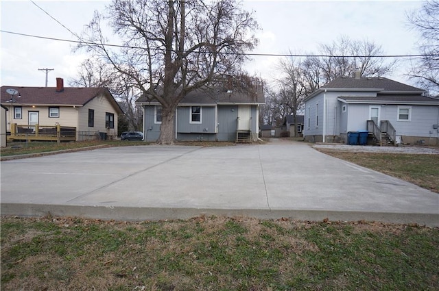 view of front of property