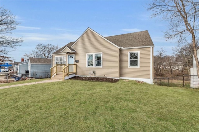 view of front facade with a front yard