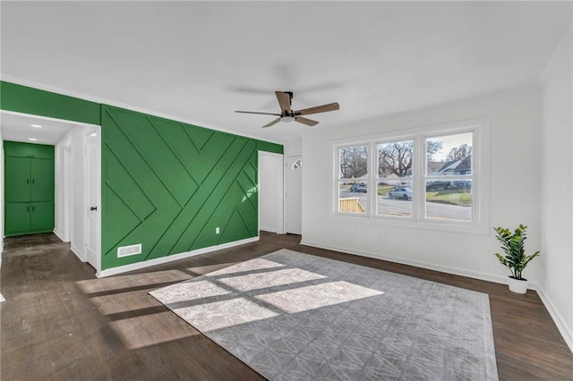 empty room featuring dark hardwood / wood-style floors and ceiling fan