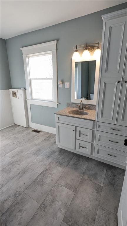 bathroom with vanity