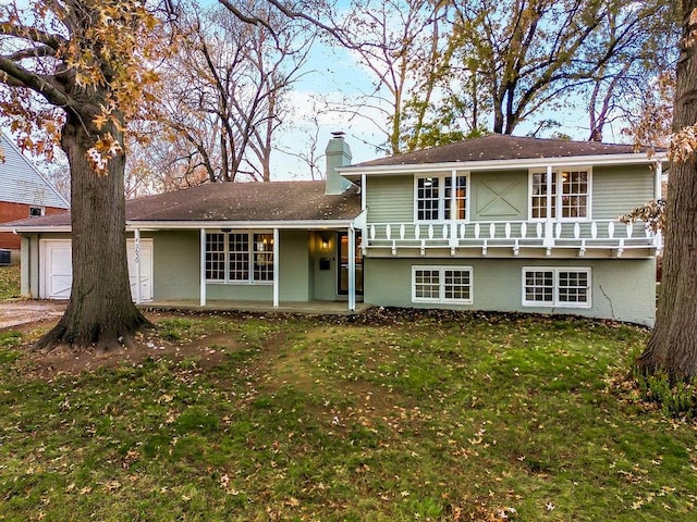 view of front facade with a front yard